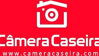 140-camera-caseira-bunduda-tatuada-se-masturbando