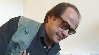 1317-porno-coroa-comendo-novinha
