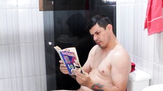 494-prima-tomando-banho-e-fodendo-com-sacana