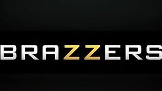 20067-filmes-porno-com-uma-morena-toda-arreganhada-mijando-na-cara-do-careca-filho-da-puta-enquanto-ele-lambe-sua-buceta
