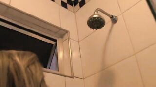 32375-site-porno-brasileiro-com-uma-loira-rabuda-da-porra-de-quatro-tomando-uma-boa-chupada-no-cu