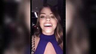 32475-eroticos-putinha-loira-muito-linda-e-gostosa-fazendo-uma-cena-de-sexo-foda-com-um-negro-bem-dotado