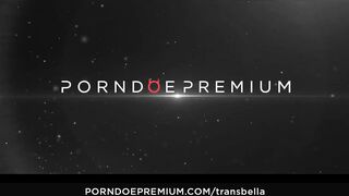 15685-travestis-gratis-fazendo-sexo-com-dois-homens