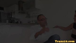 16349-comendo-cu-de-travesti-safada-em-video-porno