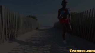 17085-videos-de-travestis-fudendo-muito-com-negro-dotado