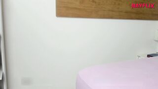 27218-gostosa-loirinha-toda-maquiada-mostra-como-chegar-na-casa-do-marmanjo-e-fazer-um-bom-sexo-com-ele