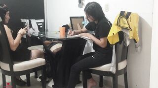 27814-ixxxcom-mostra-uma-ninfetinha-loira-deliciosa-chupando-a-pica-do-seu-namorado-forcando-ele-a-gozar-dentro-dela-fazendo-ela-fazer-sexo-com-ele