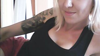 30071-amigas-lindas-emprestando-o-namorado-em-sexo-gostoso