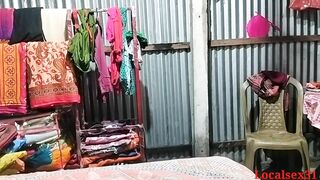 30642-garota-com-local-fazendo-um-sexo-foda-dentro-do-banheiro-com-esse-bem-dotado