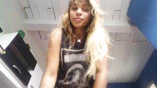 41117-redtubr-morena-que-tem-a-bunda-grande-cocando-a-pepeca-na-frente-da-sua-webcam