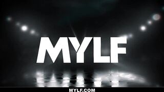46794-loira-milf-peituda-sentando-no-pau-grande