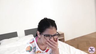 50691-nerd-baixinha-e-safada-entrando-na-vara