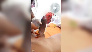 5295-porn-depiladora-tirando-os-cabelos-do-pau-e-deixando-cara-super-excitado
