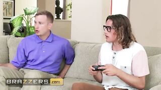 xvideovlogbr-22164-gatinha-deliciosa-jogando-video-game-e-fodendo-de-ladinho-enquanto-marmanjo-sobe-ela