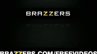 xvideovlogbr-20599-boafoda-com-gostosa-da-brazzers-fica-de-quatro-em-cima-do-sofa-e-entao-toma-uma-surra-de-pica-na-buceta