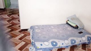 xvideovlogbr-22078-gatinha-deliciosa-chengando-na-casa-de-um-amigo-para-foder-com-dois-rapazes