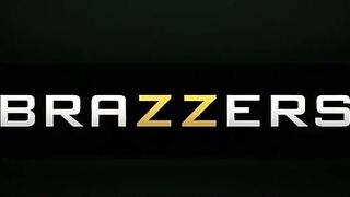 xvideovlogbr-22266-rapaz-que-arruma-a-casa-pega-a-patroa-tirando-a-roupa-e-ela-chama-ele-para-transar-com-ela-bem-safada