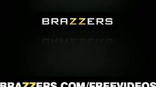 xvideovlogbr-23233-xvideos-novinhas-com-essa-linda-morena-de-peitos-grandes-trepando-depois-de-perder-a-buceta-no-poker