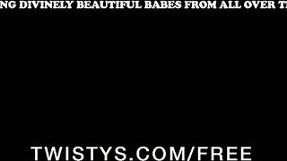 xvideovlogbr-24665-video-de-novinha-deliciosa-botando-marmanjo-para-chupar-sua-xoxota-em-plena-luz-do-dia-em-video-de-sexo-gratis