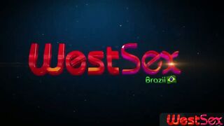 xvideovlogbr-39191-big-ass-porno-com-brasileira-dando-o-cuzao