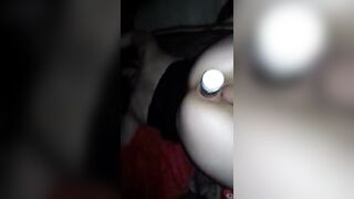20082-mujer-muy-cachonda-se-metio-un-vibrador-enorme-en-el-cono