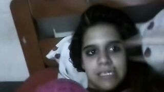 20305-muy-traviesa-grabo-un-video-sexy-para-su-novio-y-filtro-sus-pechos