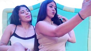 20330-chicas-calientes-teniendo-mucho-sexo-con-este-chico-afortunado-una-verdadera-orgia