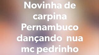 20736-con-enormes-pechos-esta-guarrilla-grabo-su-sensual-bano