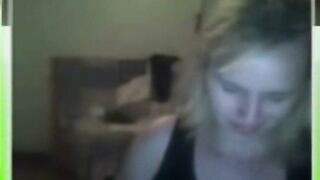 21381-milf-muy-caliente-grabando-su-delicioso-cono