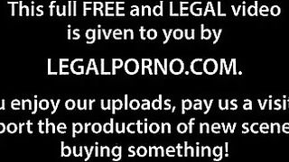 pornoespanolblog-13104-un-par-de-amigos-quedaron-para-cenar-y-ver-una-pelicula-juntos-pero-el-trato-fue-mucho-mas-alla-de-lo-esperado