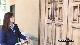 pornoespanolblog-13209-una-estudiante-aplicada-conoce-a-un-granuja-tatuado-y-pierde-la-virginidad