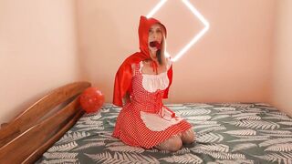 pornoespanolblog-13546-follarse-a-una-tia-buena-con-un-cosplay-rojo-acaba-cumpliendo-la-fantasia-del-tio-de-follarse-a-una-chica-disfrazada
