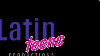 pornoespanolblog-14258-devassa-tatuada-follando-con-dos-tios-a-la-vez-y-abriendo-la-boca-para-recibir-semen