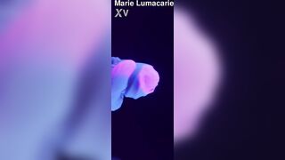 pornoespanolblog-14688-feminista-caliente-de-pelo-corto-se-masturba-con-un-consolador-y-acaba-con-una-polla-en-el-culo