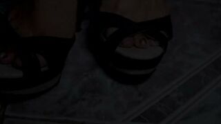 pornoespanolblog-14768-corona-morena-afortunada-haciendo-una-posicion-anal-inusual-con-chupapollas-rubia-caliente