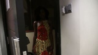 pornoespanolblog-15034-chica-africana-caliente-fue-a-una-prueba-de-trabajo-con-el-bribon-blanco-y-tuvo-que-renunciar-a-su-culo