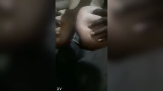 pornoespanolblog-15188-un-chico-negro-travieso-se-pone-un-condon-en-su-gran-polla-para-comer-el-maravilloso-culo-de-la-chica-blanca-caliente