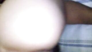 pornoespanolblog-16227-novio-pervertido-coge-la-camara-de-su-movil-para-grabarse-dandole-un-fuerte-punetazo-en-el-culo-a-su-novia-sin-su-consentimiento