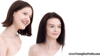 pornoespanolblog-16618-dos-chicas-bisexuales-llaman-a-un-tio-con-mucha-suerte-para-que-se-las-folle-y-acaba-conquistando-tambien-sus-culos