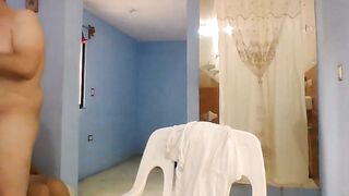 pornoespanolblog-18760-enganando-a-su-esposa-con-su-amigo-con-un-culo-gigante