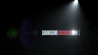 pornoespanolblog-8509-humillando-a-su-cornudo-marido-mientras-se-folla-a-su-amante