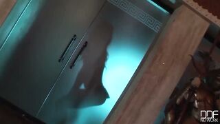 xvideovlogbr-31848-brazzers-com-loira-de-quatro-dando-a-bucetinha-sem-fundo-da-porra-para-esse-sortudo