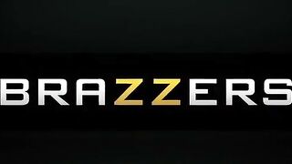 xvideovlogbr-24523-brazzers-homem-bem-dotado-engata-a-pica-na-morena-gostosa-de-quatro-com-tudo