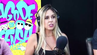 65943 - Loira greluda arregaçada na xoxota e no cu